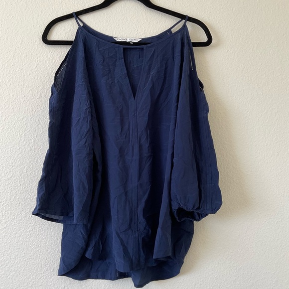 Trina Turk Keyhole Cold Shoulder Bishop Sleeve Blouse Navy Size M 100% silk - Picture 2 of 6